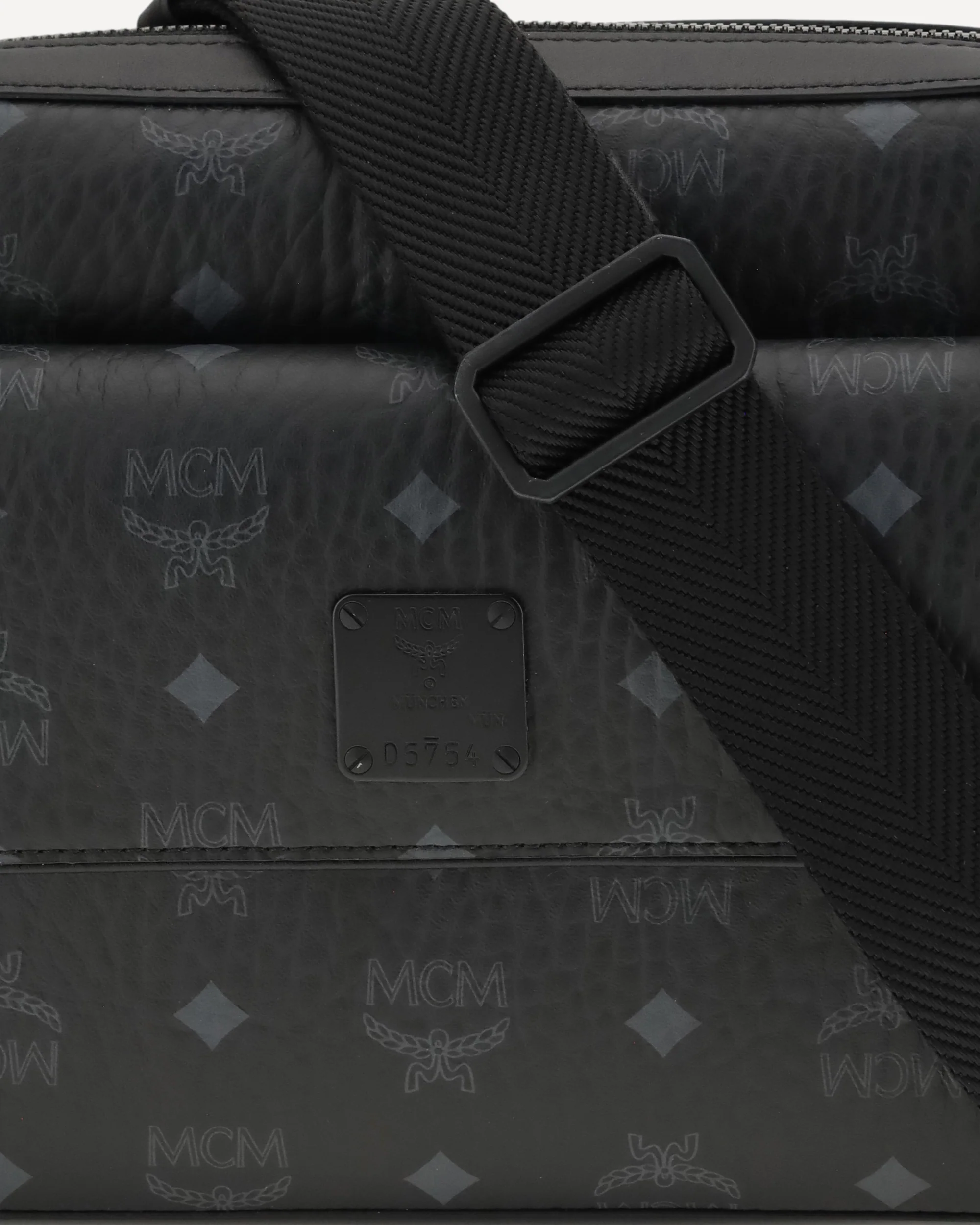 Aren Messenger Crossbody Bag - Image 6