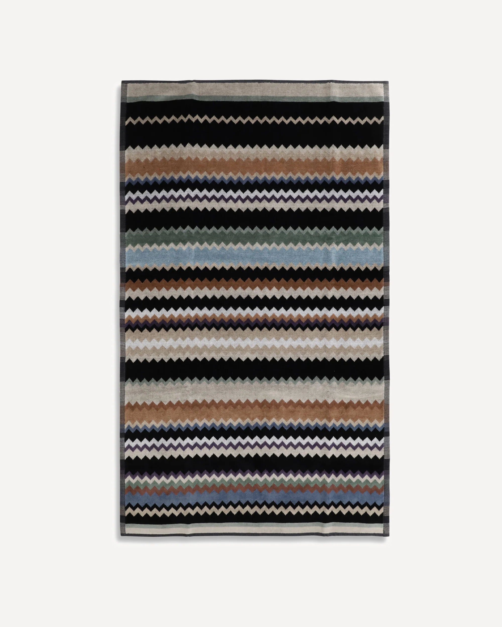 Zig zag pattern Towel - Image 4